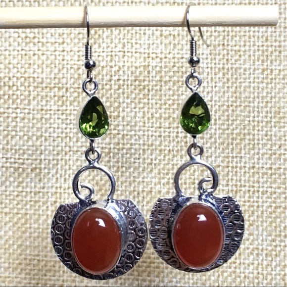 New Sim Peridot Quartz Crystal & Red Carnelian Silver Overlay Hook Earrings - Picture 6 of 7
